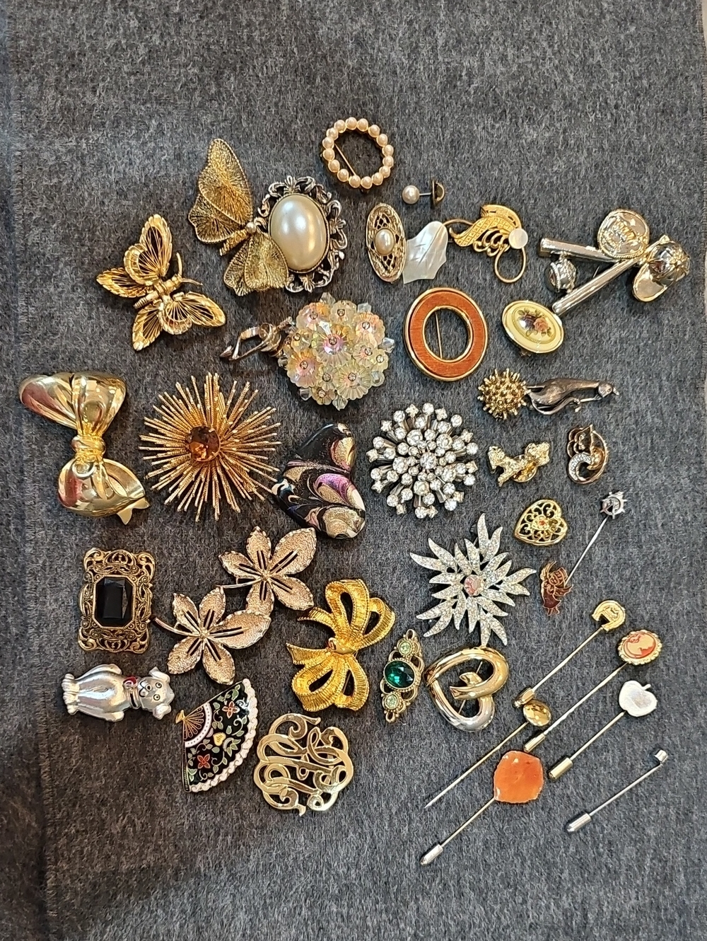 Vintage Estate Brooch And Stick Pin Collection 39 Pieces